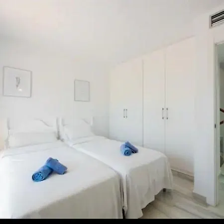 Newly Refurbished Townhouse Naranjos, Puerto Banus Holiday home *
